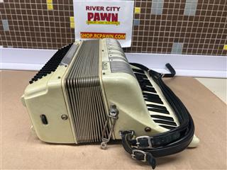 COVELLA ACCORDION #524 VINTAGE!!!!